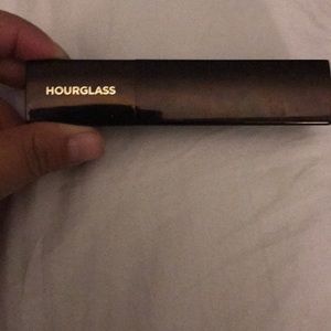 Hourglass stick foundation